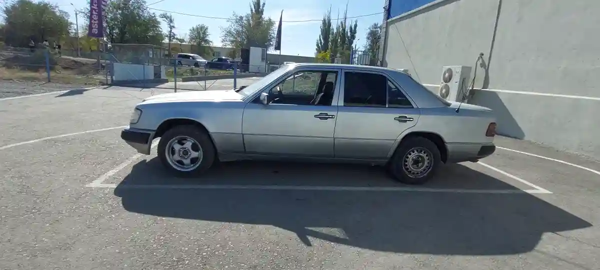 Mercedes-Benz W124 1990 года за 850 000 тг. в Тараз