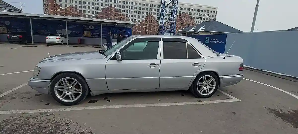 Mercedes-Benz E-Класс 1995 года за 3 500 000 тг. в Шымкент