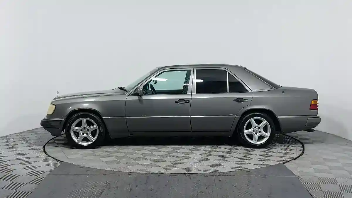 Mercedes-Benz W124 1990 года за 1 430 000 тг. в Астана