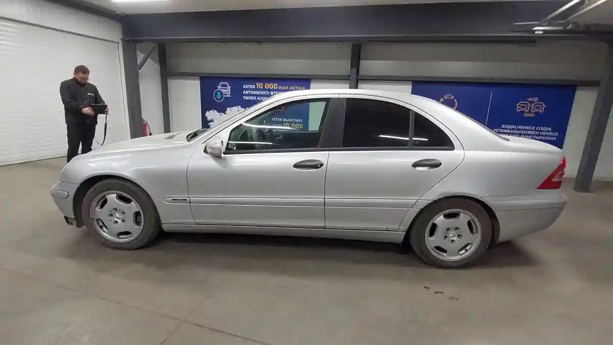 Mercedes-Benz C-Класс 2002 года за 3 500 000 тг. в Астана