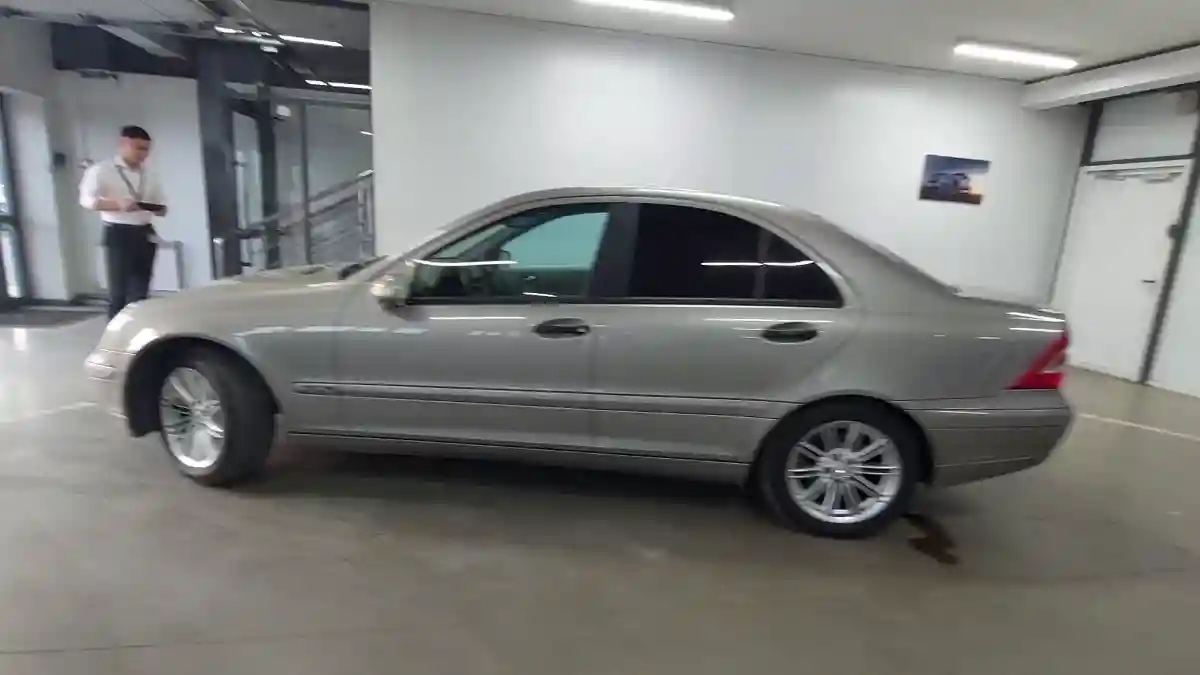 Mercedes-Benz C-Класс 2003 года за 4 500 000 тг. в Астана