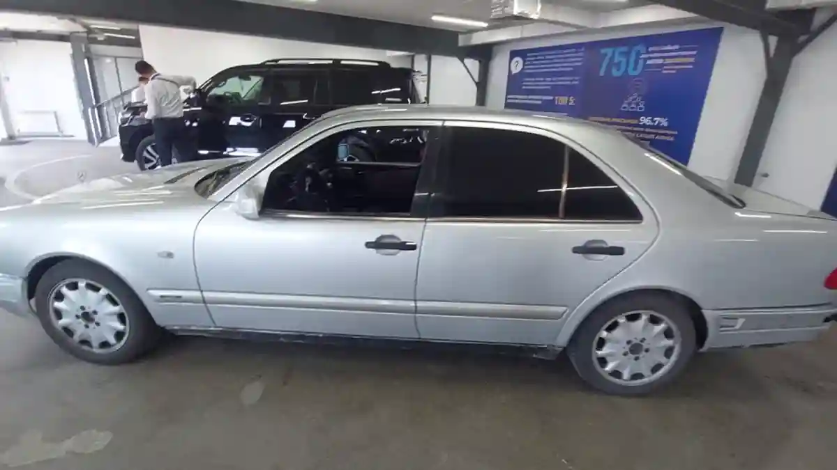 Mercedes-Benz E-Класс 1997 года за 1 190 000 тг. в Астана