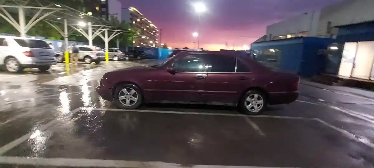Mercedes-Benz E-Класс 1997 года за 2 500 000 тг. в Алматы