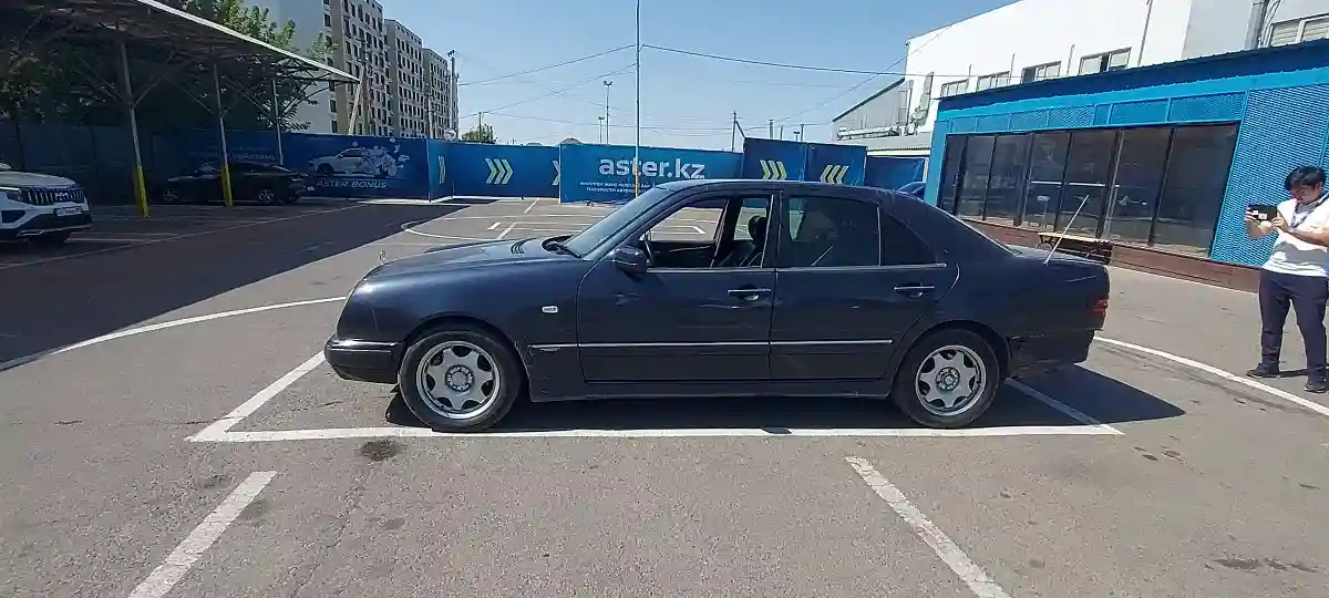 Mercedes-Benz E-Класс 1996 года за 1 800 000 тг. в Алматы