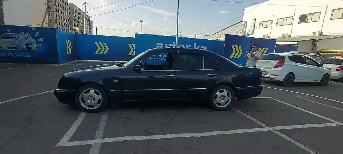 Mercedes-Benz E-Класс 1998 года за 2 500 000 тг. в Алматы