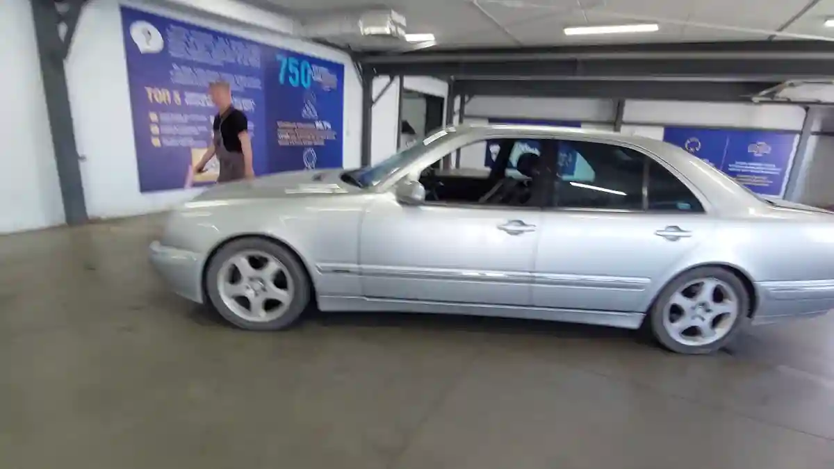 Mercedes-Benz E-Класс 1999 года за 4 500 000 тг. в Астана