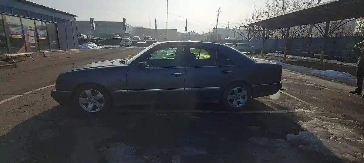 Mercedes-Benz E-Класс 1998 года за 2 500 000 тг. в Алматы