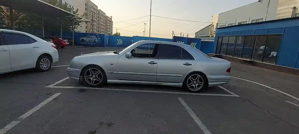 Mercedes-Benz E-Класс 1998 года за 3 000 000 тг. в Алматы