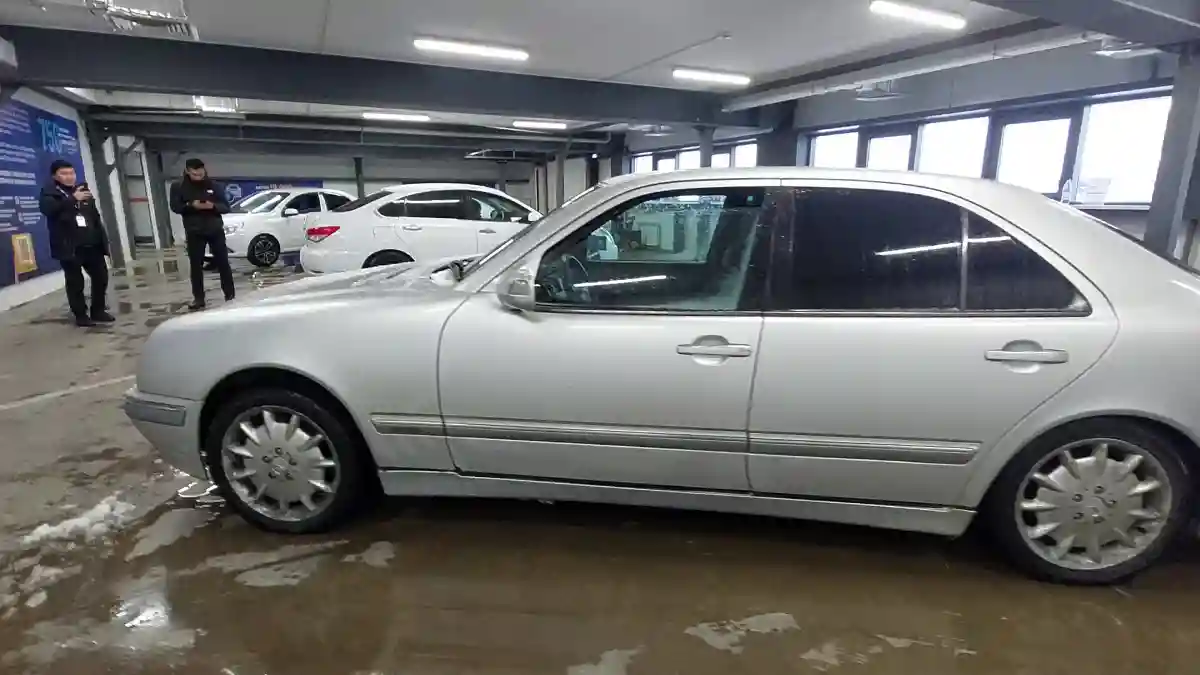 Mercedes-Benz E-Класс 2001 года за 2 000 000 тг. в Астана