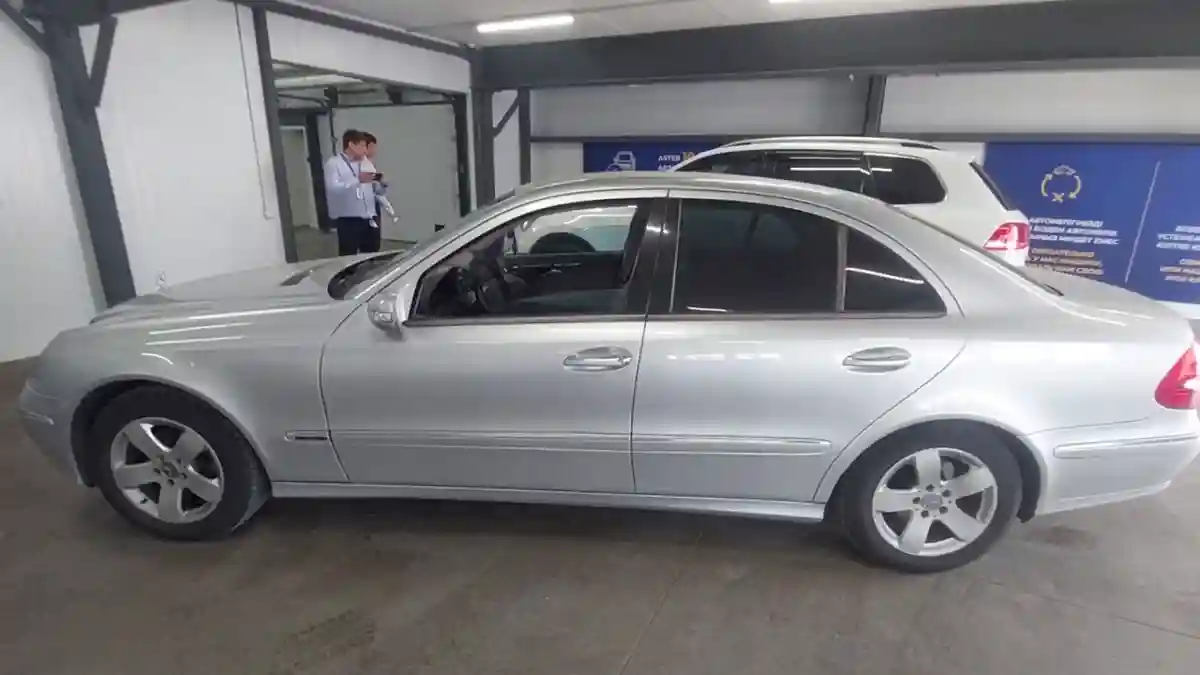 Mercedes-Benz E-Класс 2002 года за 3 600 000 тг. в Астана