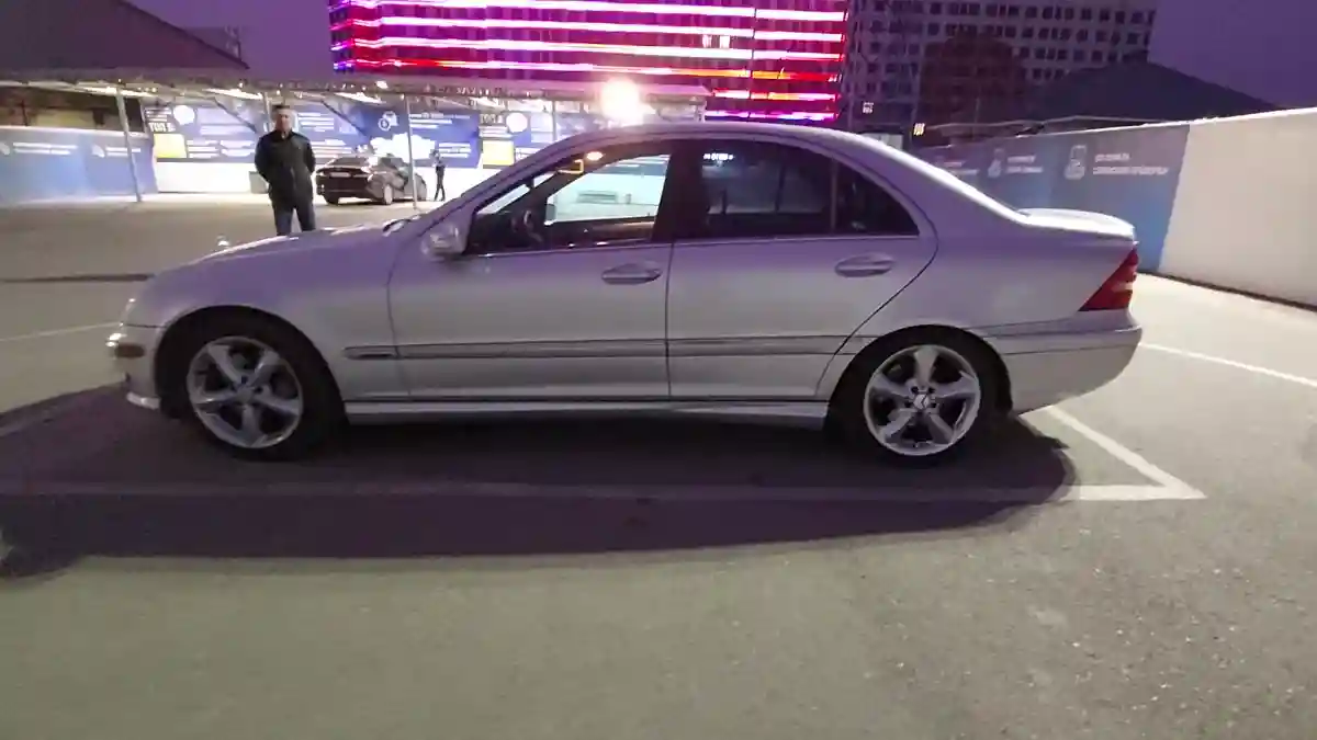 Mercedes-Benz C-Класс 2004 года за 5 000 000 тг. в Шымкент