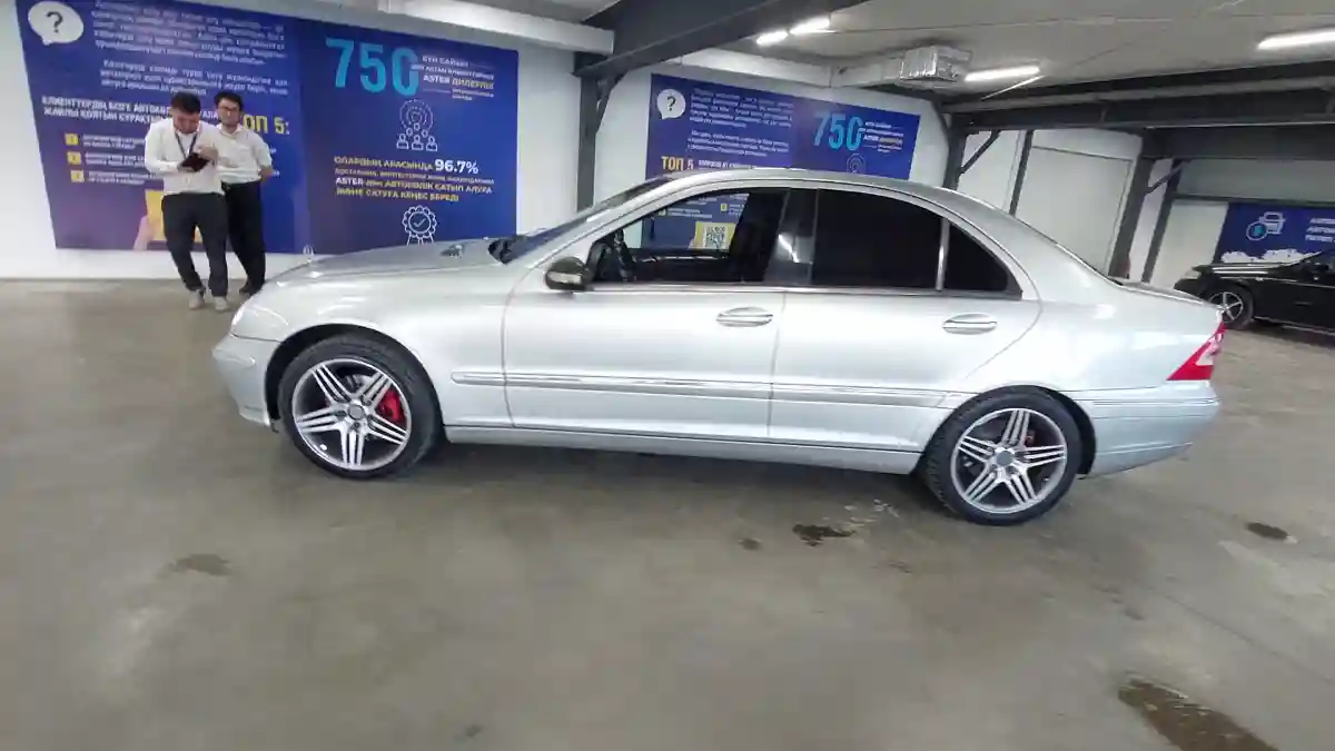 Mercedes-Benz C-Класс 2003 года за 3 500 000 тг. в Астана