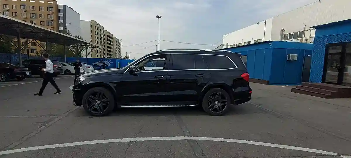 Mercedes-Benz GL-Класс 2015 года за 24 000 000 тг. в Алматы