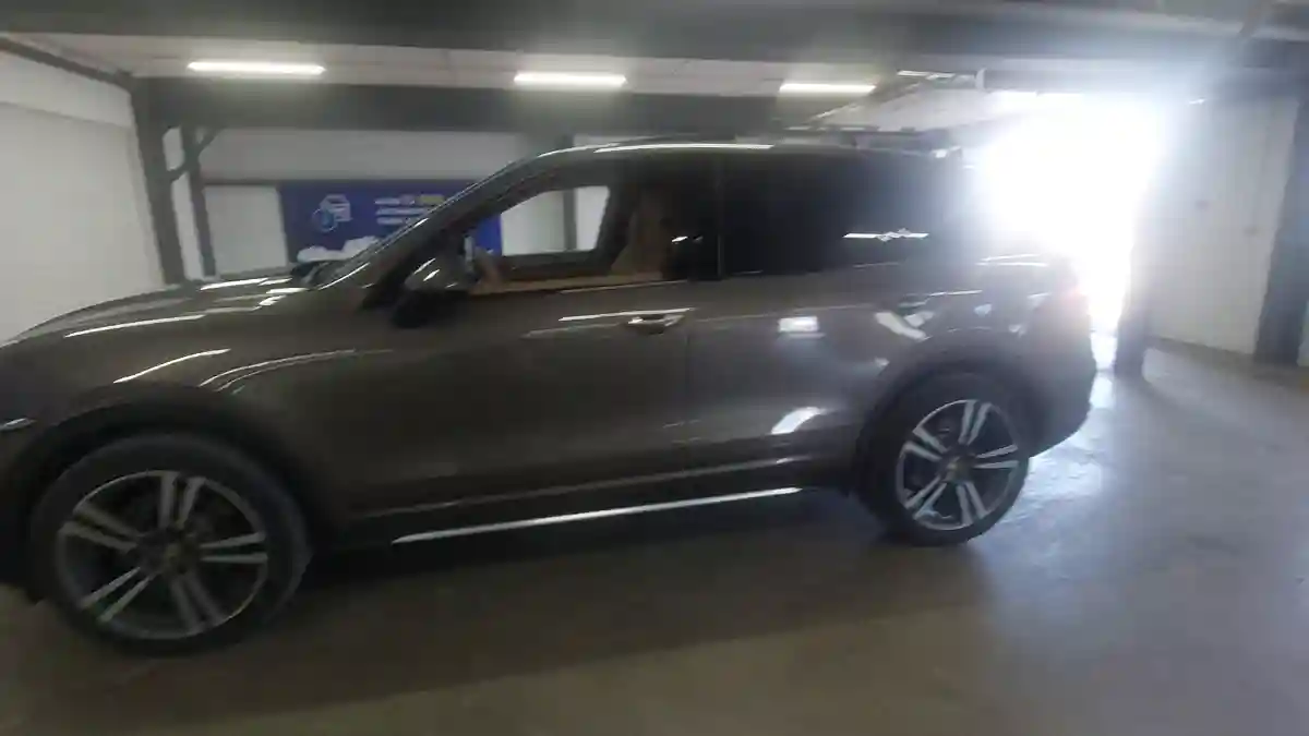Porsche Cayenne 2012 года за 15 000 000 тг. в Астана