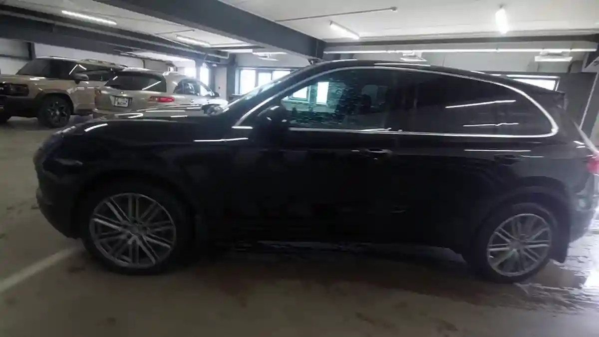 Porsche Cayenne 2013 года за 10 000 000 тг. в Астана
