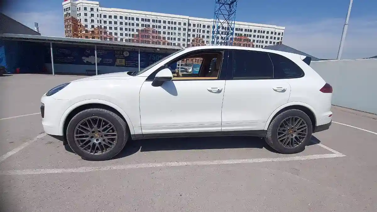 Porsche Cayenne 2016 года за 25 000 000 тг. в Шымкент