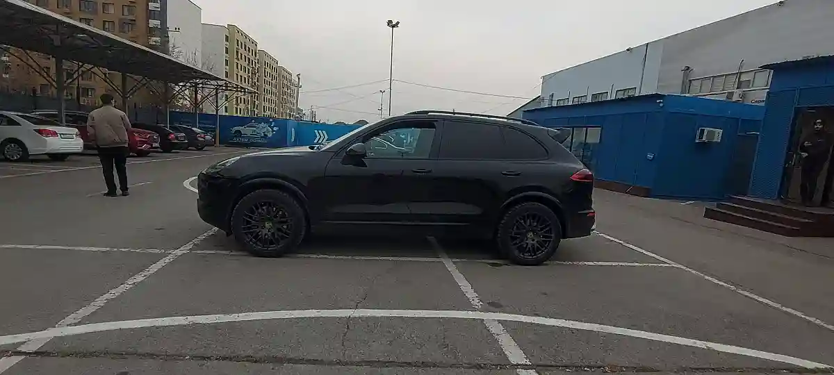 Porsche Cayenne 2017 года за 25 000 000 тг. в Алматы