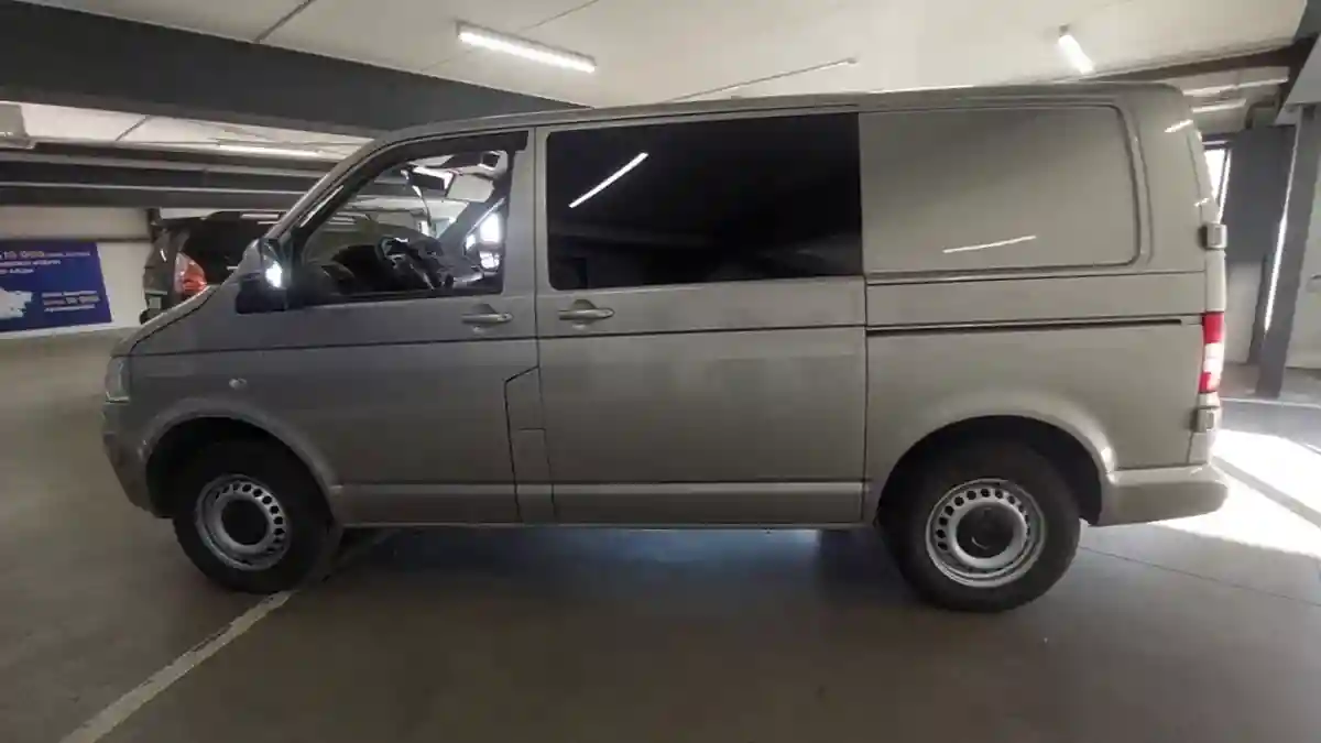 Volkswagen Caravelle 2010 года за 8 000 000 тг. в Астана