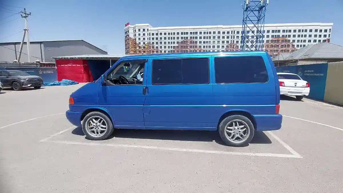 Volkswagen Caravelle 2003 года за 5 000 000 тг. в Шымкент