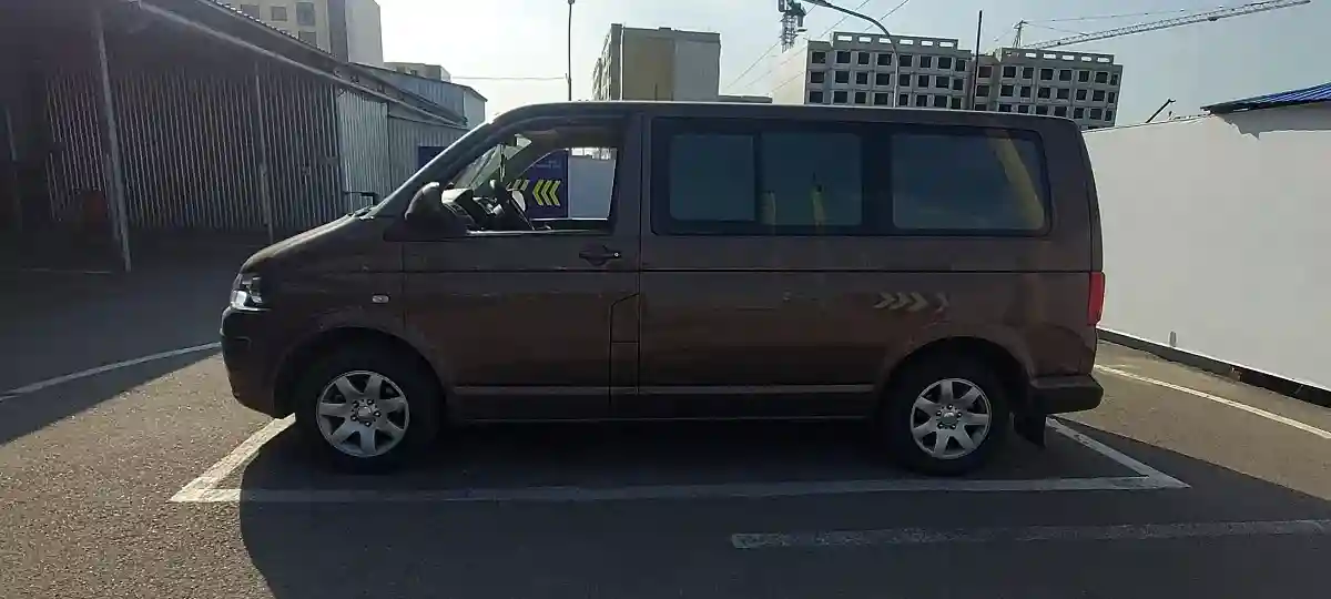 Volkswagen Caravelle 2014 года за 19 000 000 тг. в Алматы