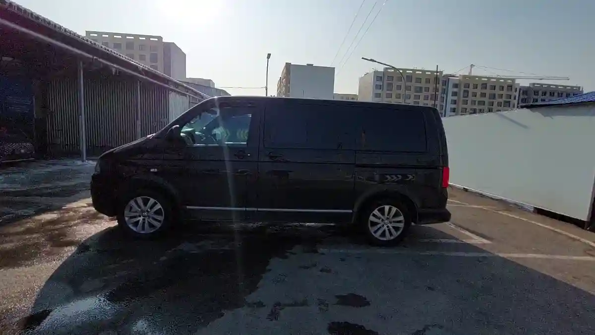 Volkswagen Multivan 2015 года за 20 000 000 тг. в Алматы