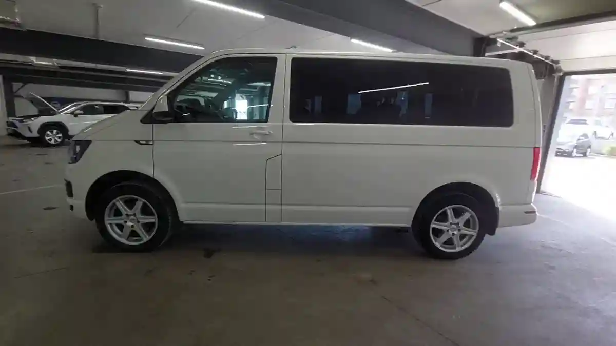 Volkswagen Transporter 2019 года за 17 000 000 тг. в Астана
