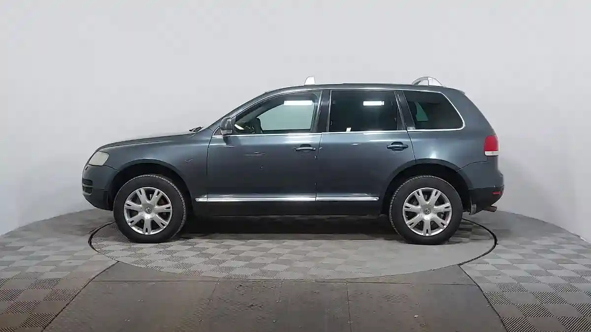 Volkswagen Touareg 2004 года за 4 700 000 тг. в Астана