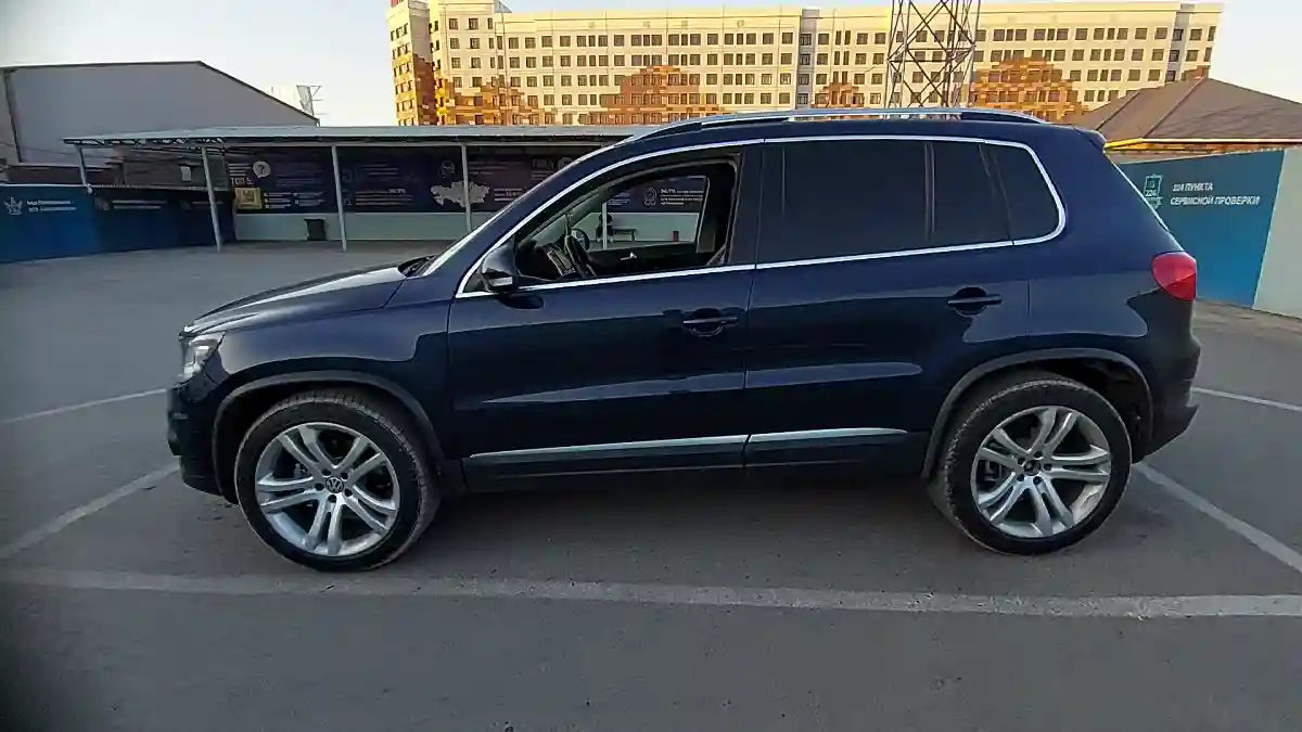 Volkswagen Tiguan 2015 года за 8 000 000 тг. в Шымкент