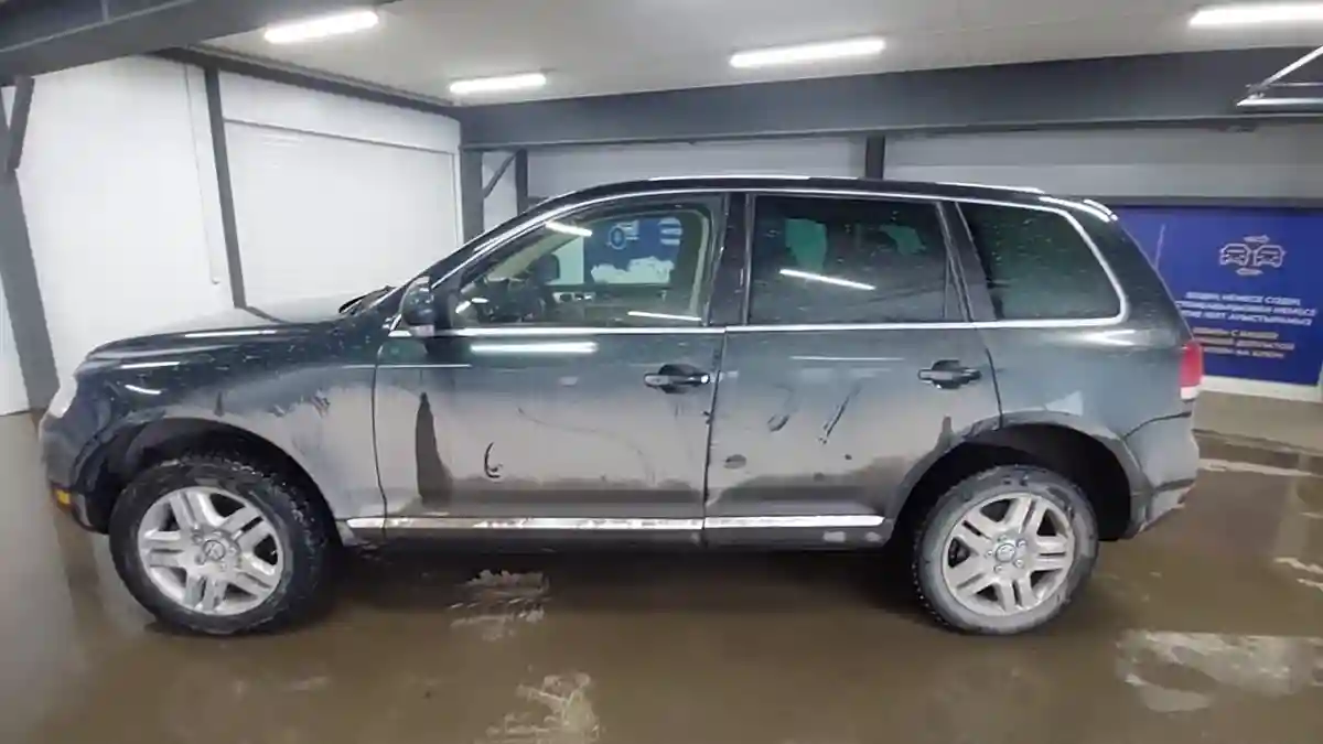 Volkswagen Touareg 2004 года за 5 000 000 тг. в Астана