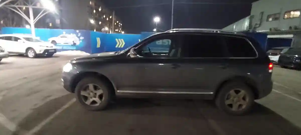 Volkswagen Touareg 2006 года за 6 500 000 тг. в Алматы