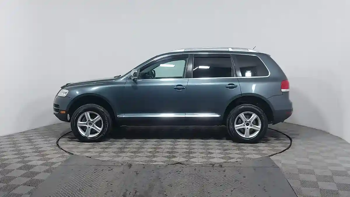 Volkswagen Touareg 2006 года за 5 250 000 тг. в Астана