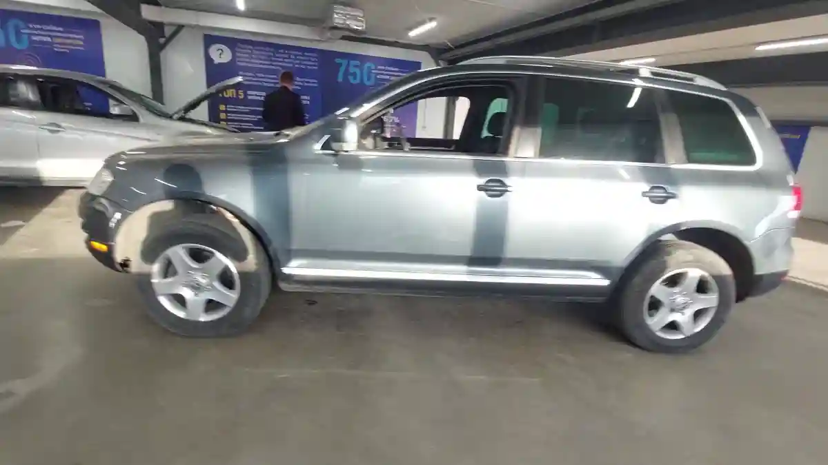 Volkswagen Touareg 2007 года за 7 000 000 тг. в Астана