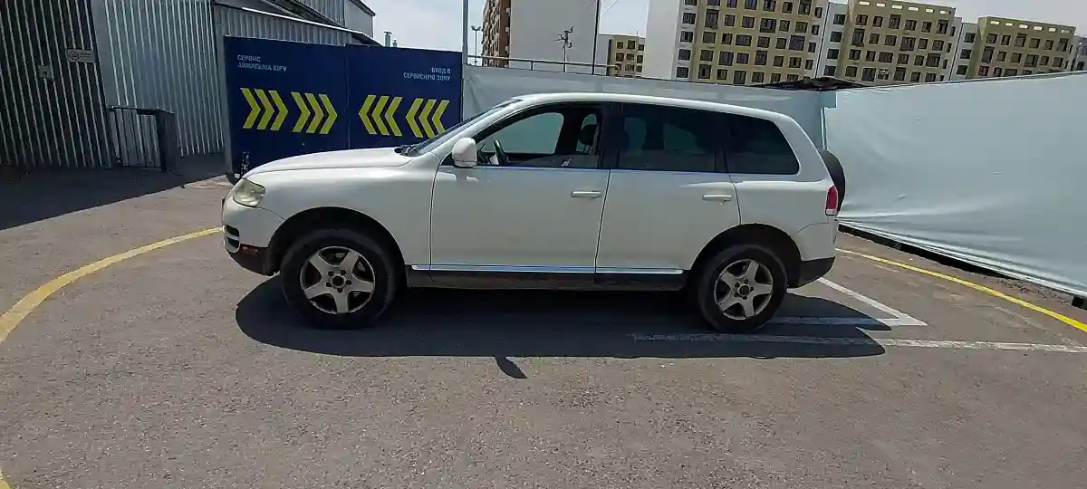 Volkswagen Touareg 2006 года за 5 000 000 тг. в Алматы