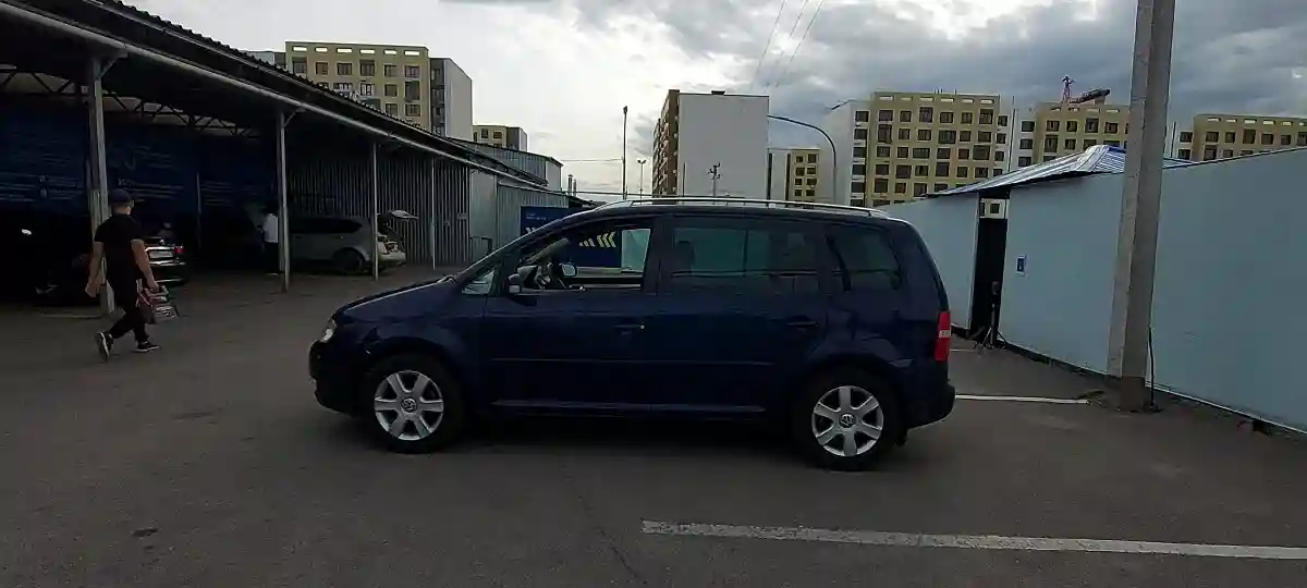 Volkswagen Touran 2003 года за 3 300 000 тг. в Алматы