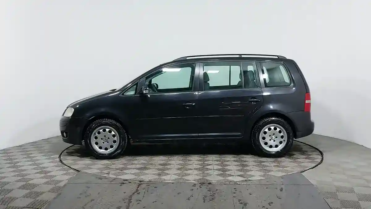 Volkswagen Touran 2003 года за 2 530 000 тг. в Астана