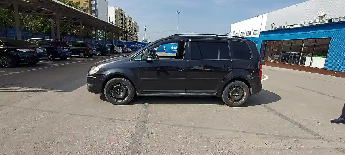 Volkswagen Touran 2004 года за 3 400 000 тг. в Алматы