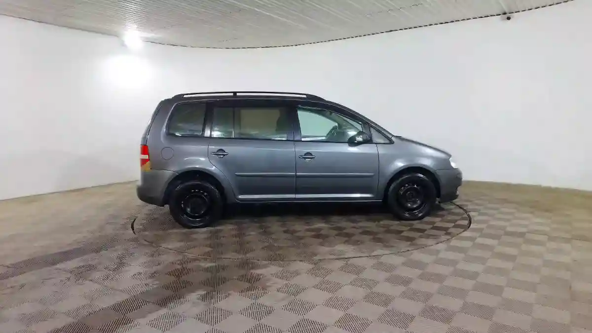 Volkswagen Touran 2005 года за 1 890 000 тг. в Шымкент