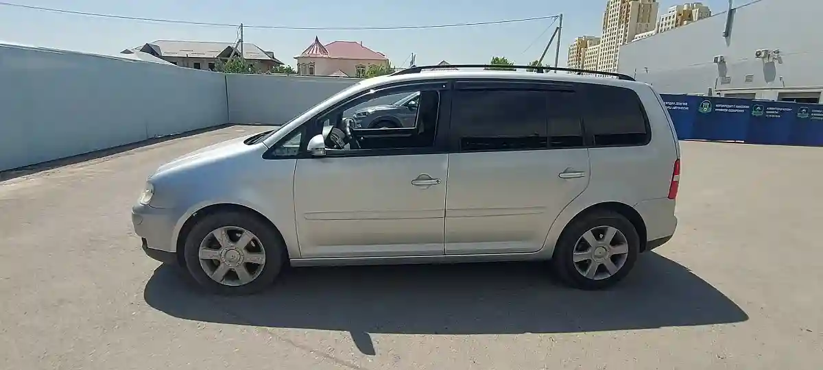 Volkswagen Touran 2006 года за 4 500 000 тг. в Шымкент