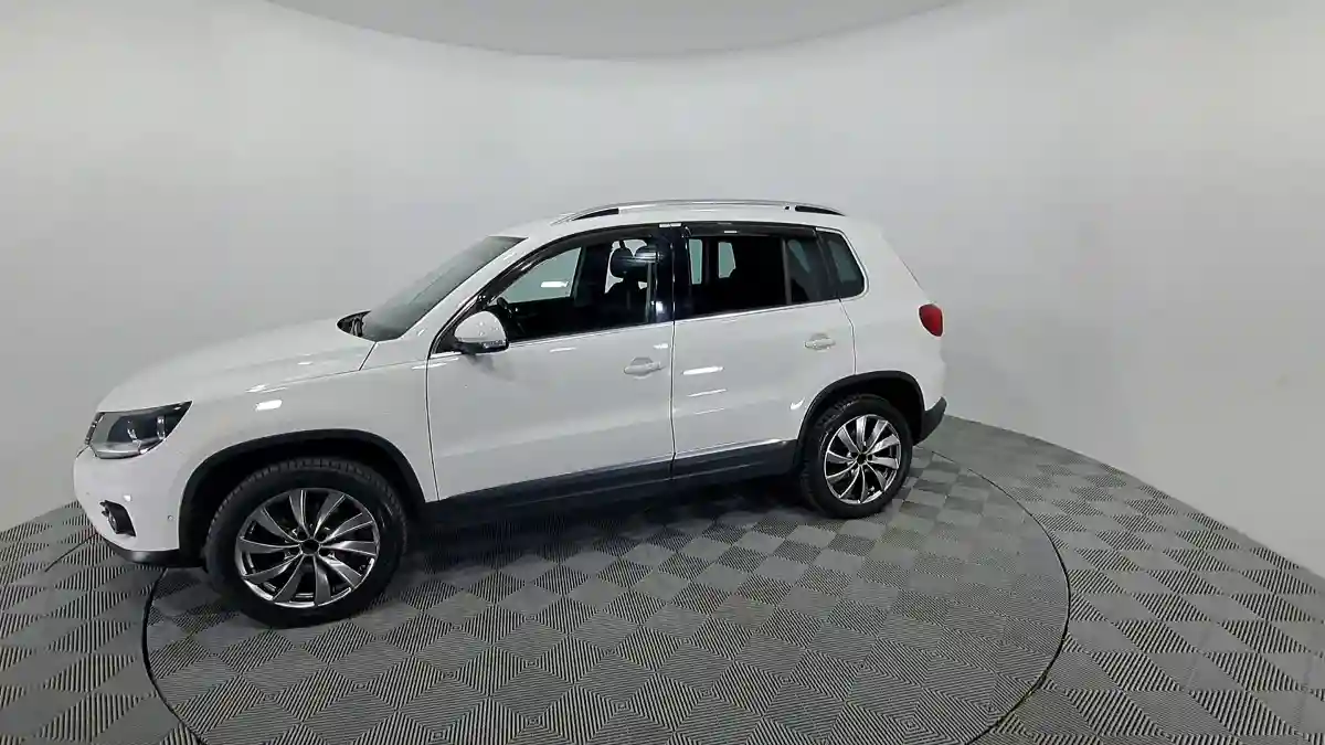 Volkswagen Tiguan 2012 года за 7 490 000 тг. в Астана