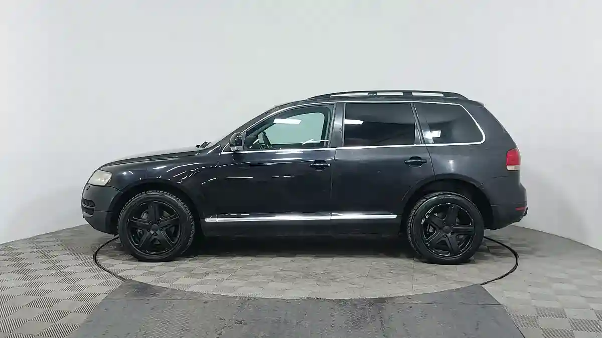 Volkswagen Touareg 2003 года за 2 790 000 тг. в Астана