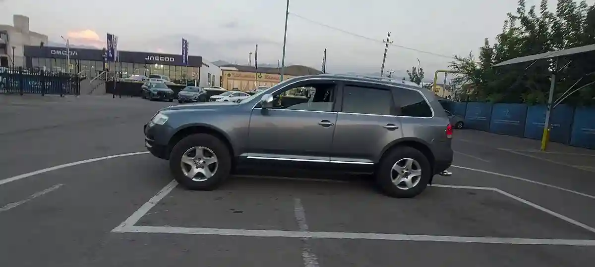 Volkswagen Touareg 2004 года за 2 490 000 тг. в Алматы