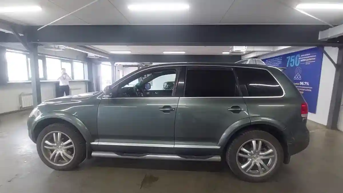 Volkswagen Touareg 2005 года за 5 000 000 тг. в Астана