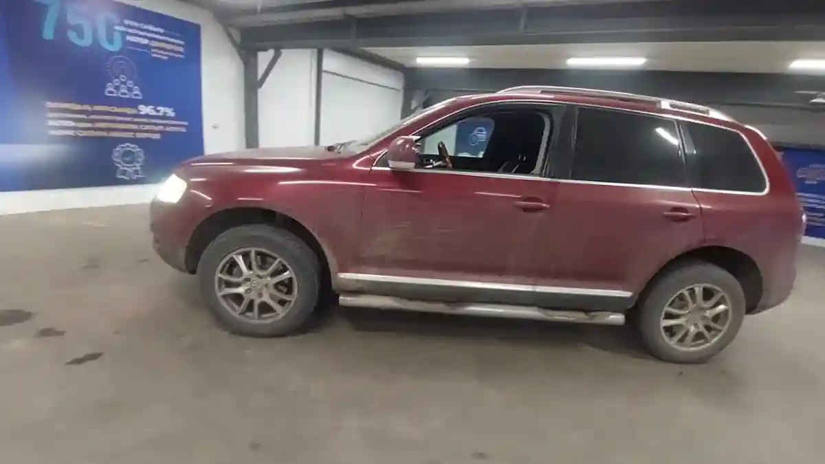 Volkswagen Touareg 2006 года за 7 000 000 тг. в Астана