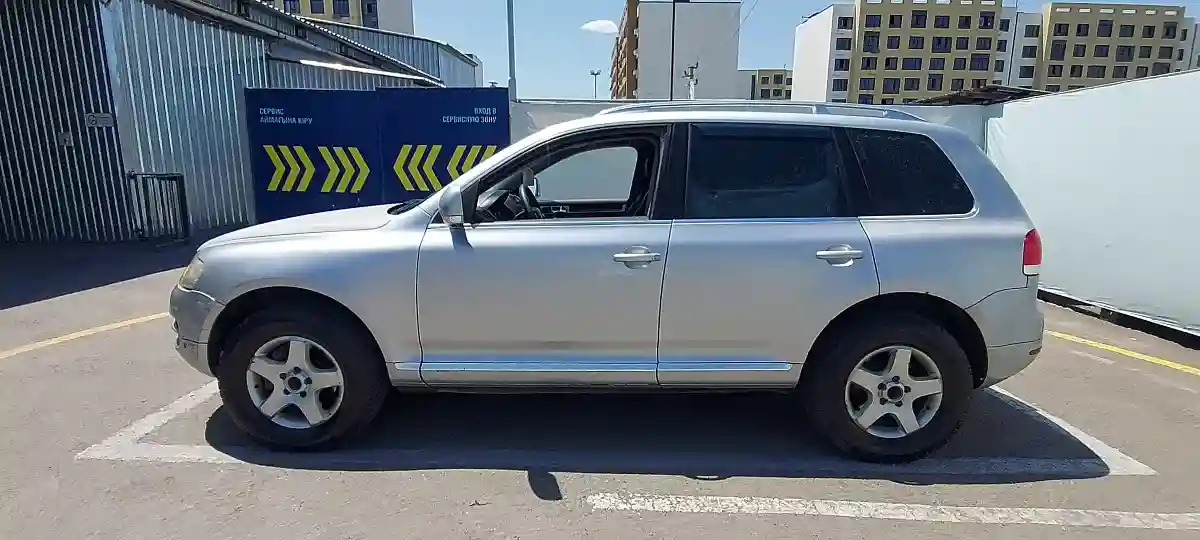 Volkswagen Touareg 2006 года за 4 500 000 тг. в Алматы