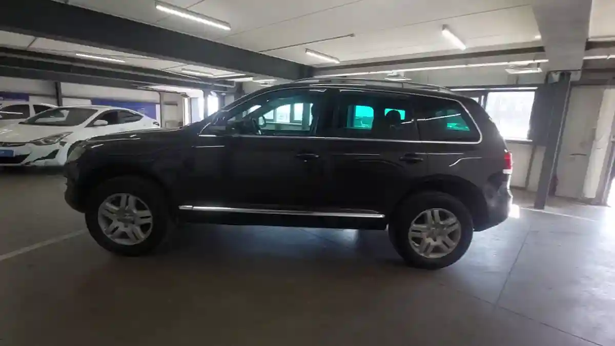 Volkswagen Touareg 2007 года за 7 000 000 тг. в Астана