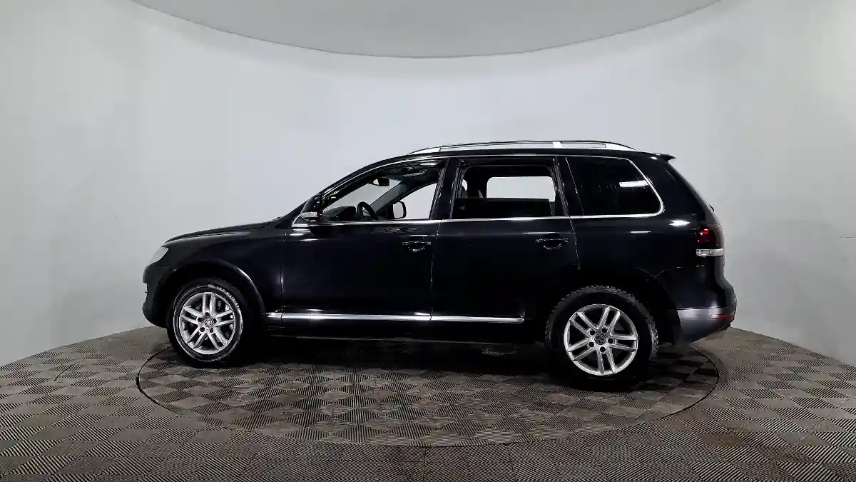 Volkswagen Touareg 2007 года за 6 590 000 тг. в Астана