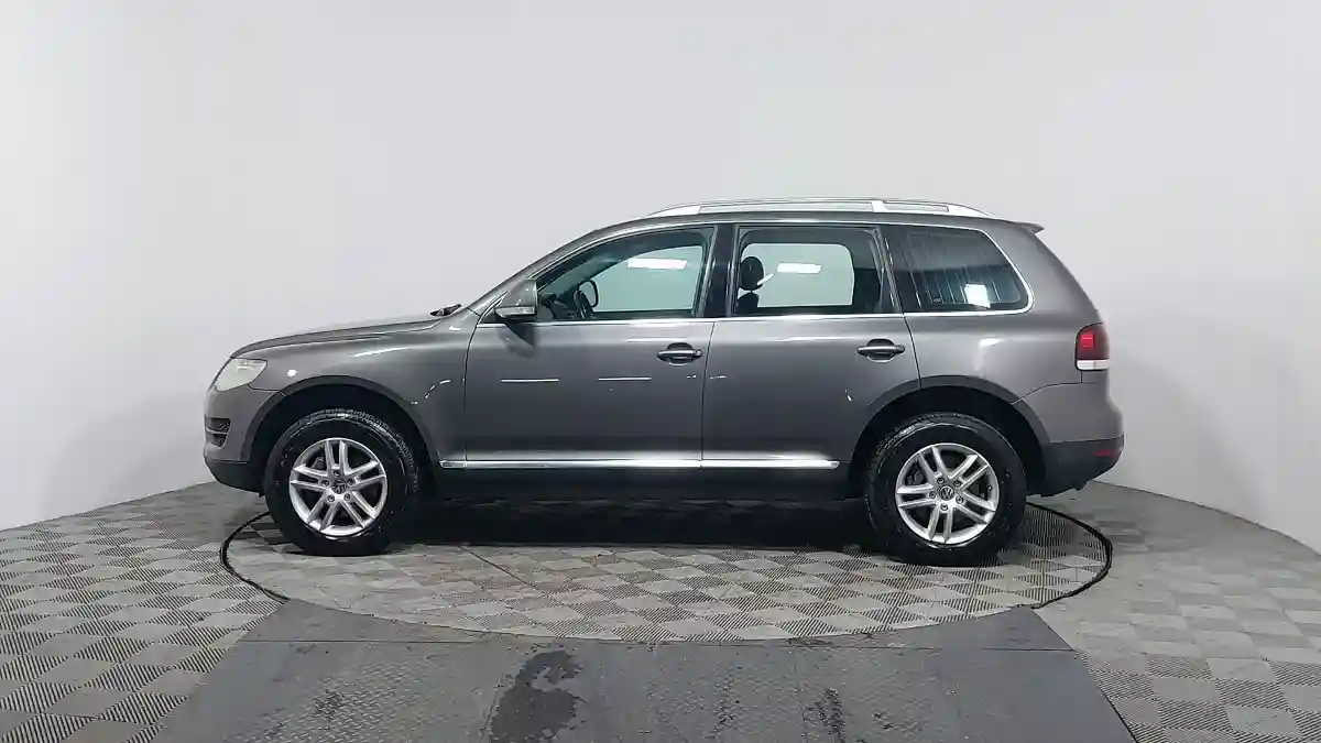 Volkswagen Touareg 2008 года за 4 150 000 тг. в Астана