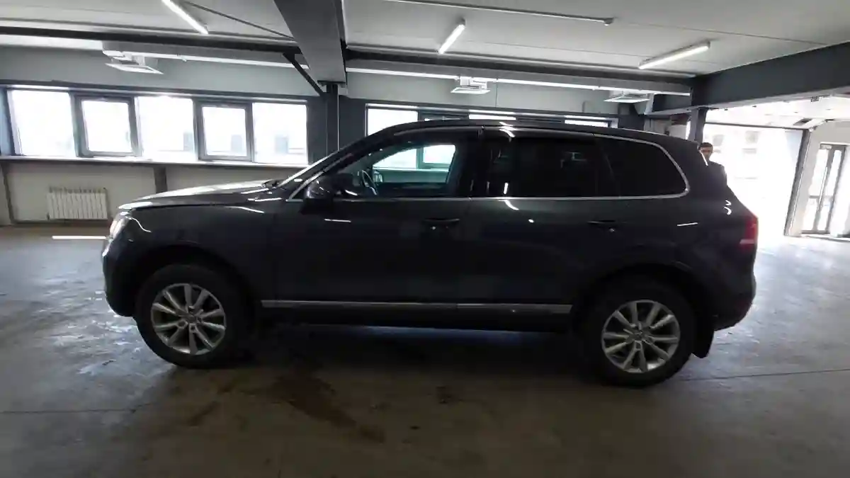 Volkswagen Touareg 2010 года за 11 000 000 тг. в Астана