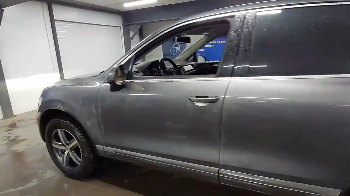 Volkswagen Touareg 2010 года за 12 000 000 тг. в Астана