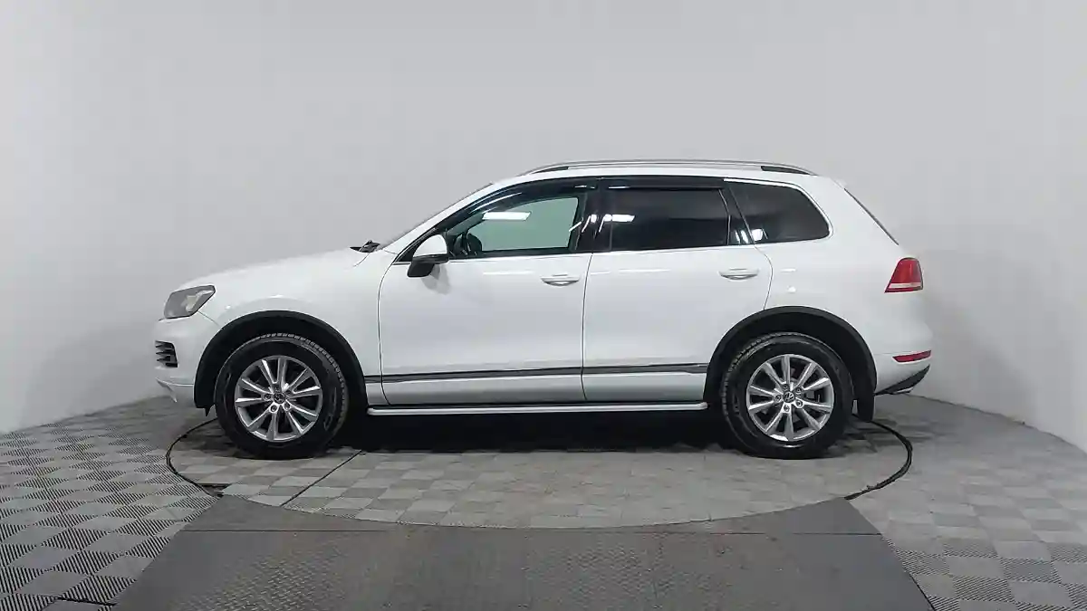 Volkswagen Touareg 2012 года за 10 590 000 тг. в Астана